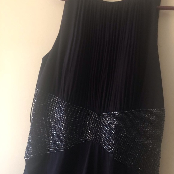 Beautiful maxi gown for a wedding   size 14 missing a few Pearls in thé back - Picture 6 of 8